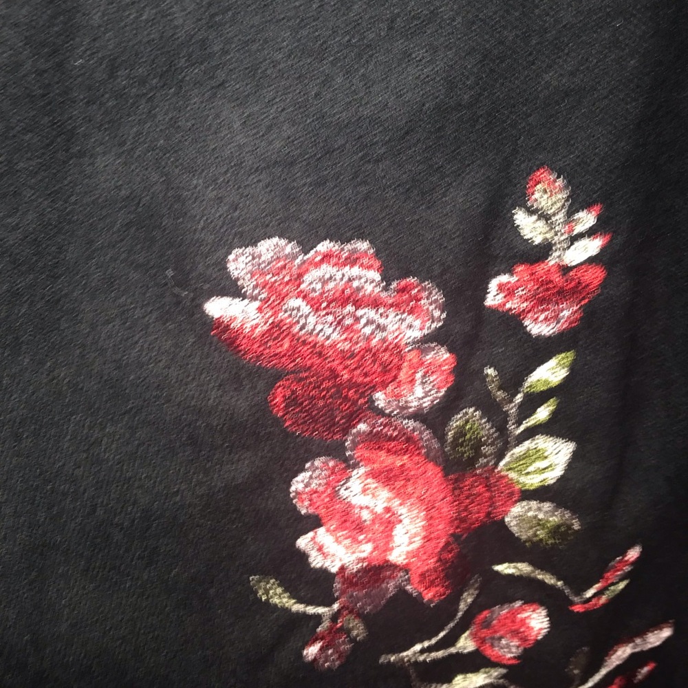 Embroidered cape - Picture 2 of 3